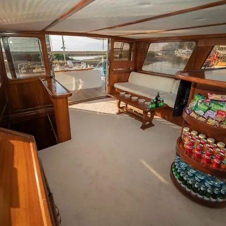 船屋 Aden Yachting 戈西克