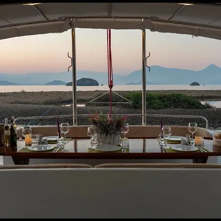 Aden Yachting 船屋 *